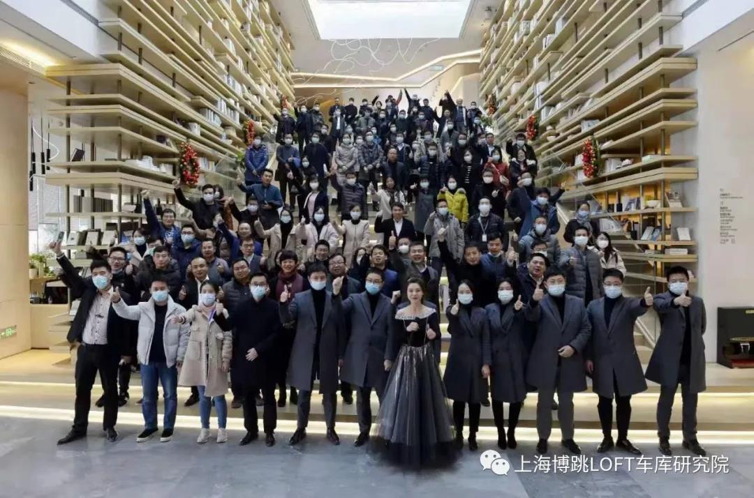 大理全国一百多人在华侨城汉口道6号参观研讨LOFT专利车库技术！